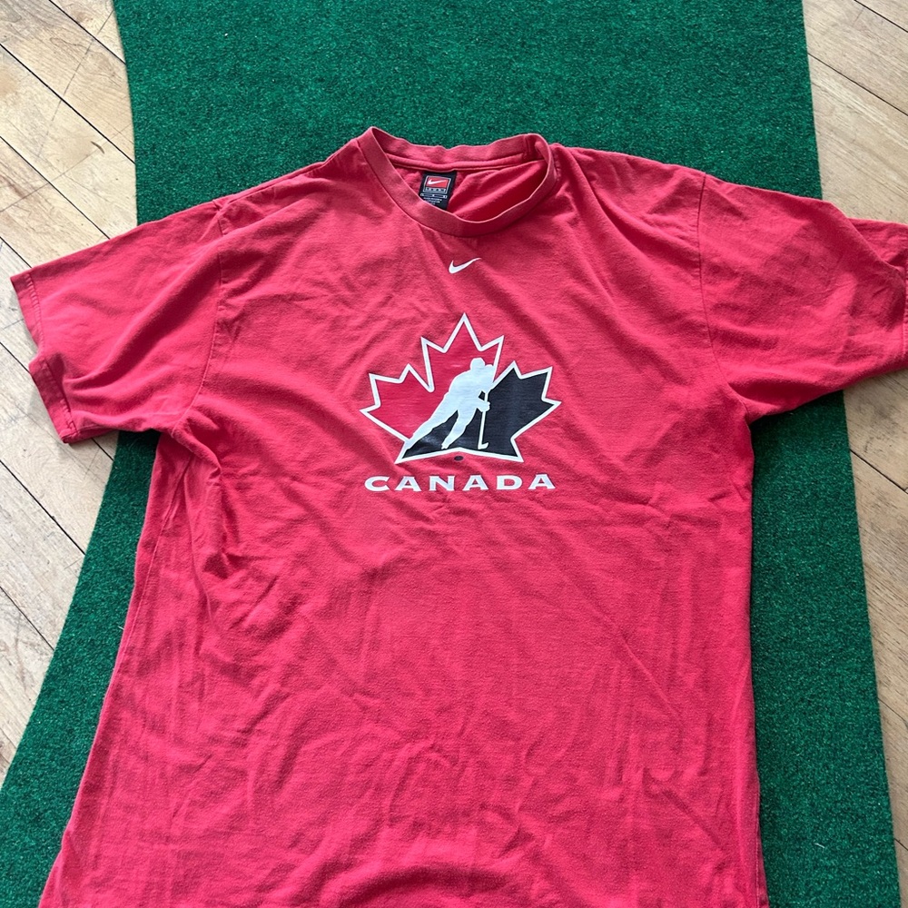Nike Men’s Red Canada Hockey Logo Tee